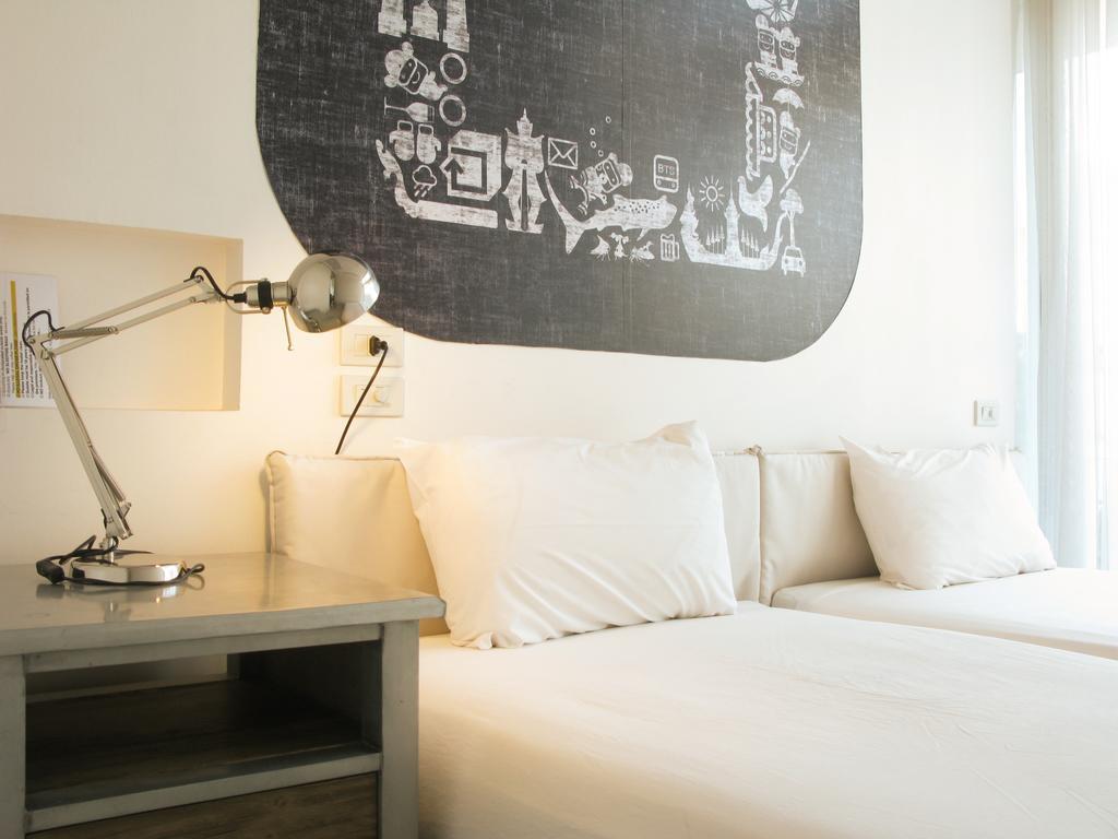 Refillnow! Hostel Bangkok Esterno foto
